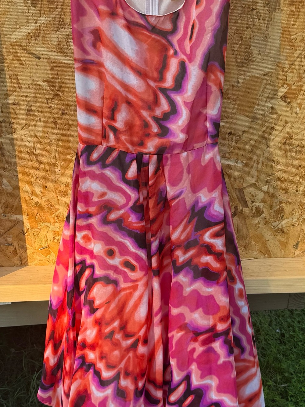 Vibrant Pink & Red Wave Print Women's Dress